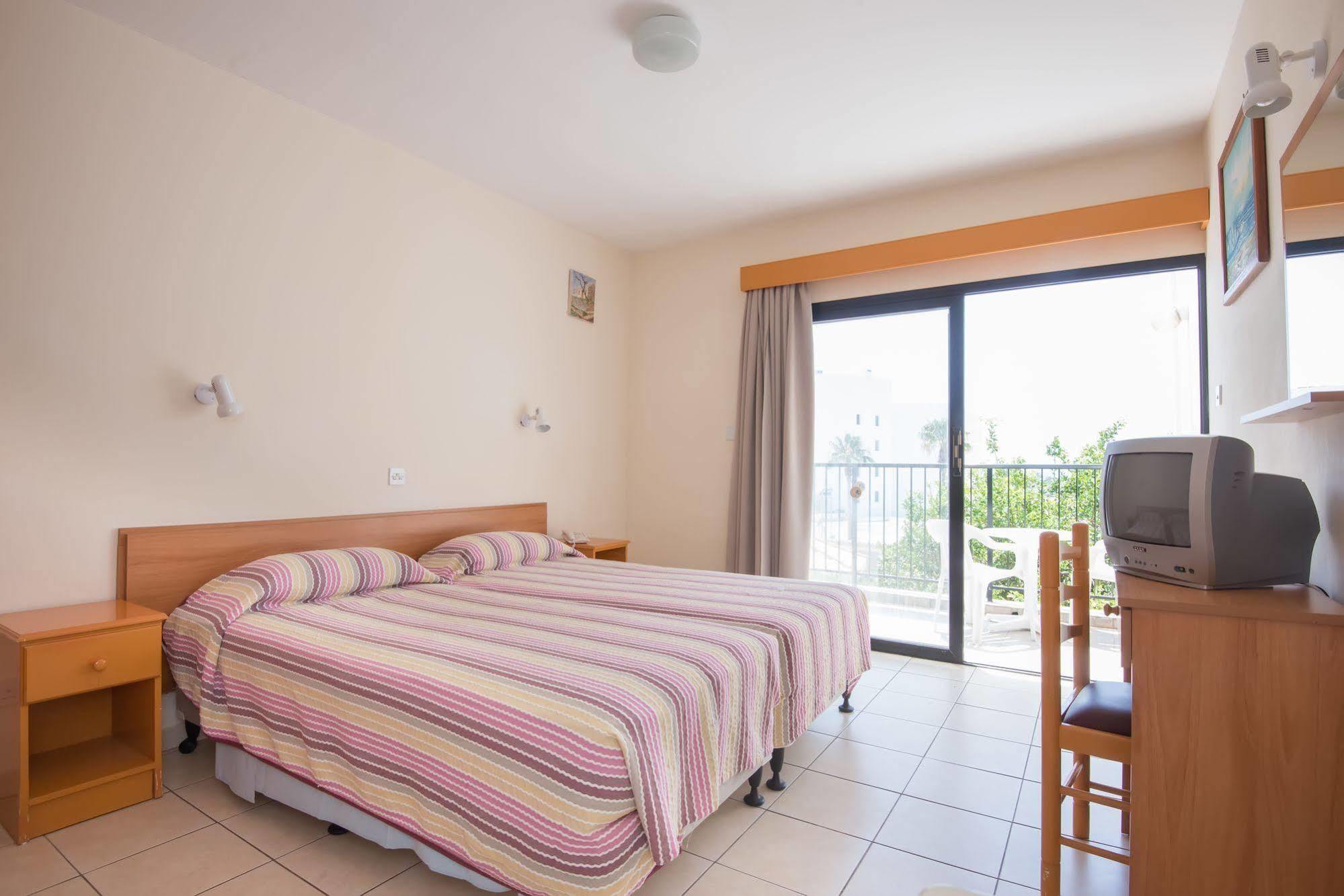 Kkaras Hotel 3 Star Agia Napa Exterior foto